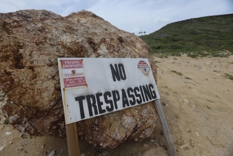 Isola di Epstein, pubblicate le foto inedite delle stanze degli abusi