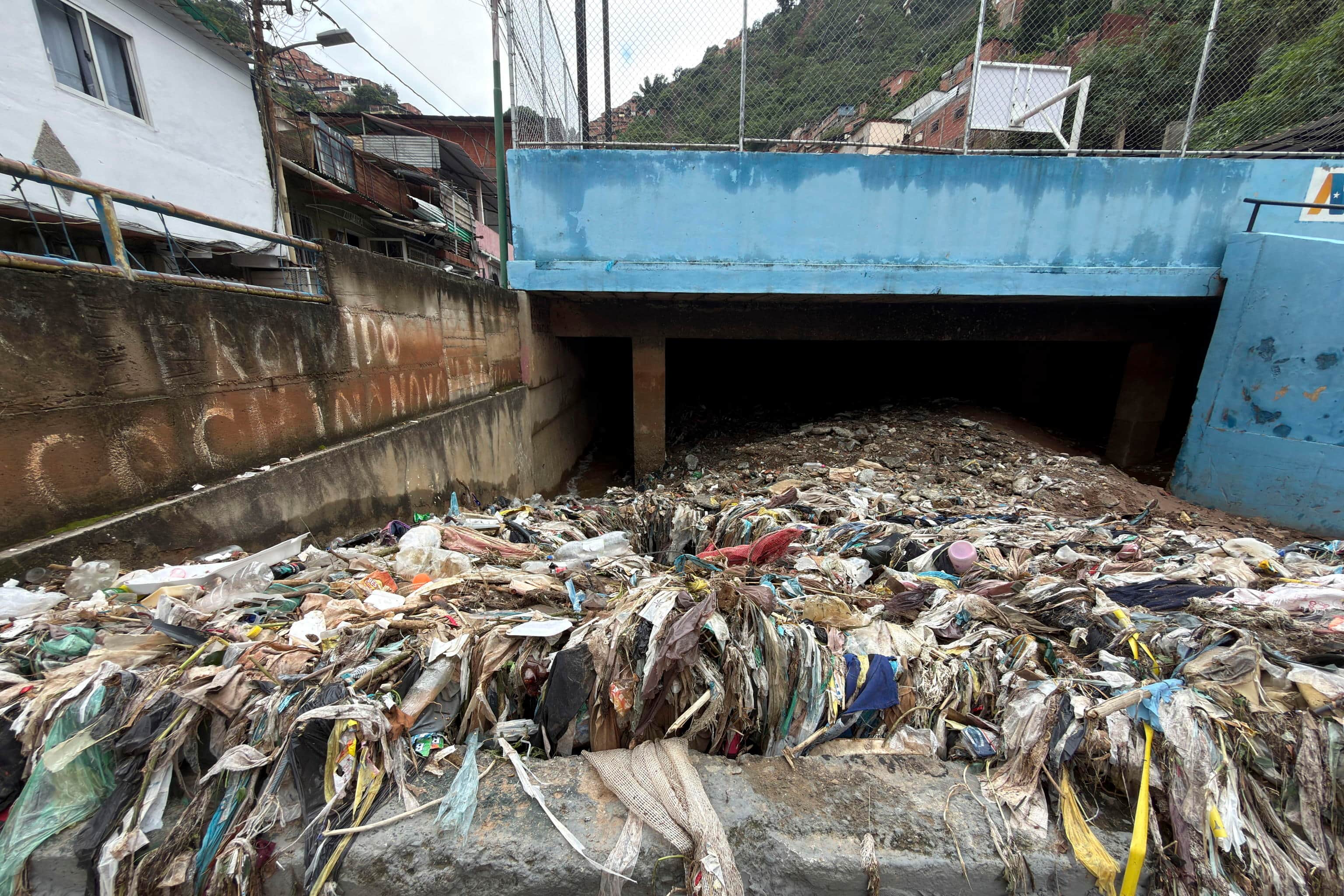 epa13187329 A drainage ditch filled with trash is seen after heavy rains in Caracas, Venezuela, 23 August 2026.  EPA/MIGUEL GUTIERREZ