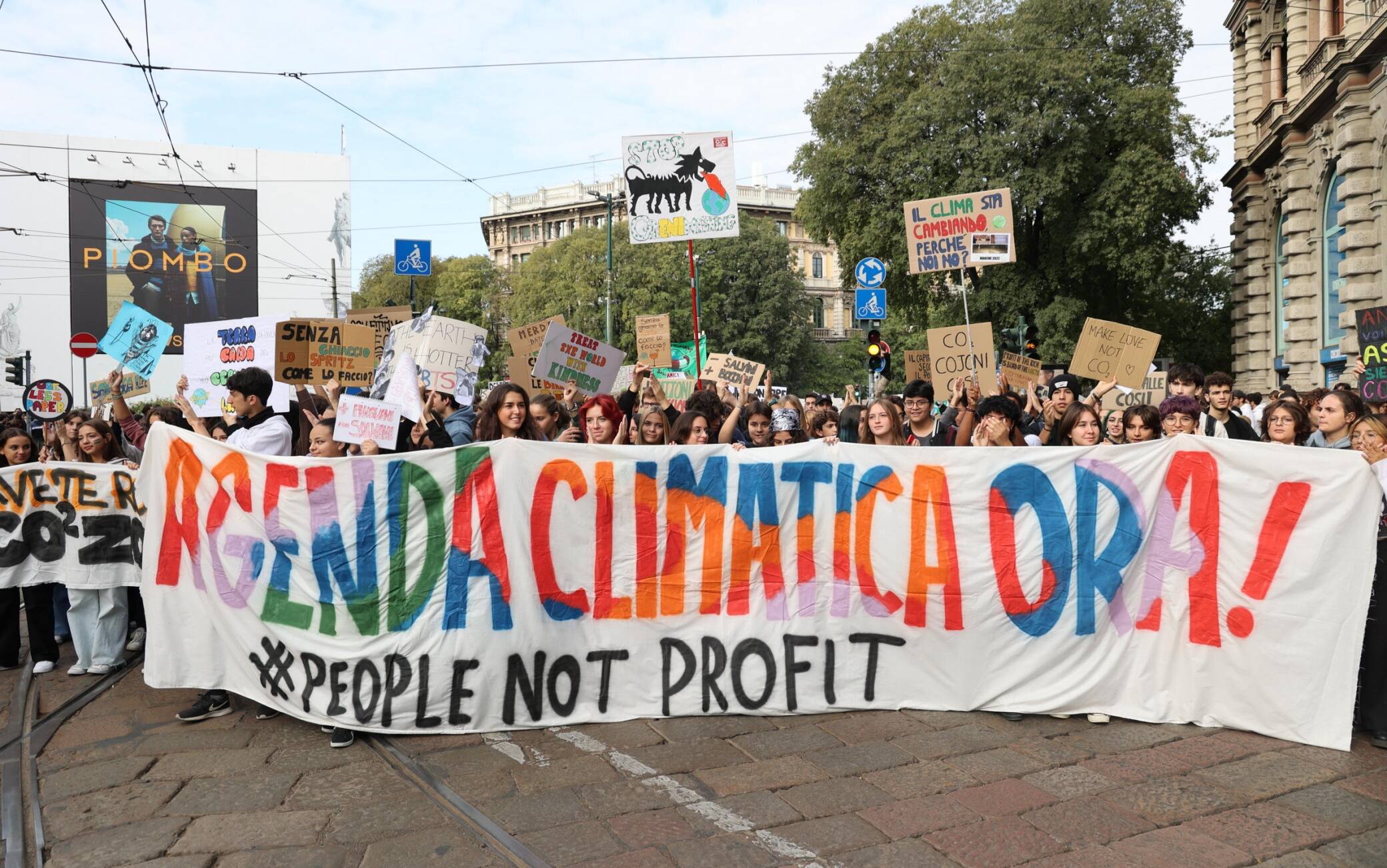 Il corteo del Fridays For Future a Milano