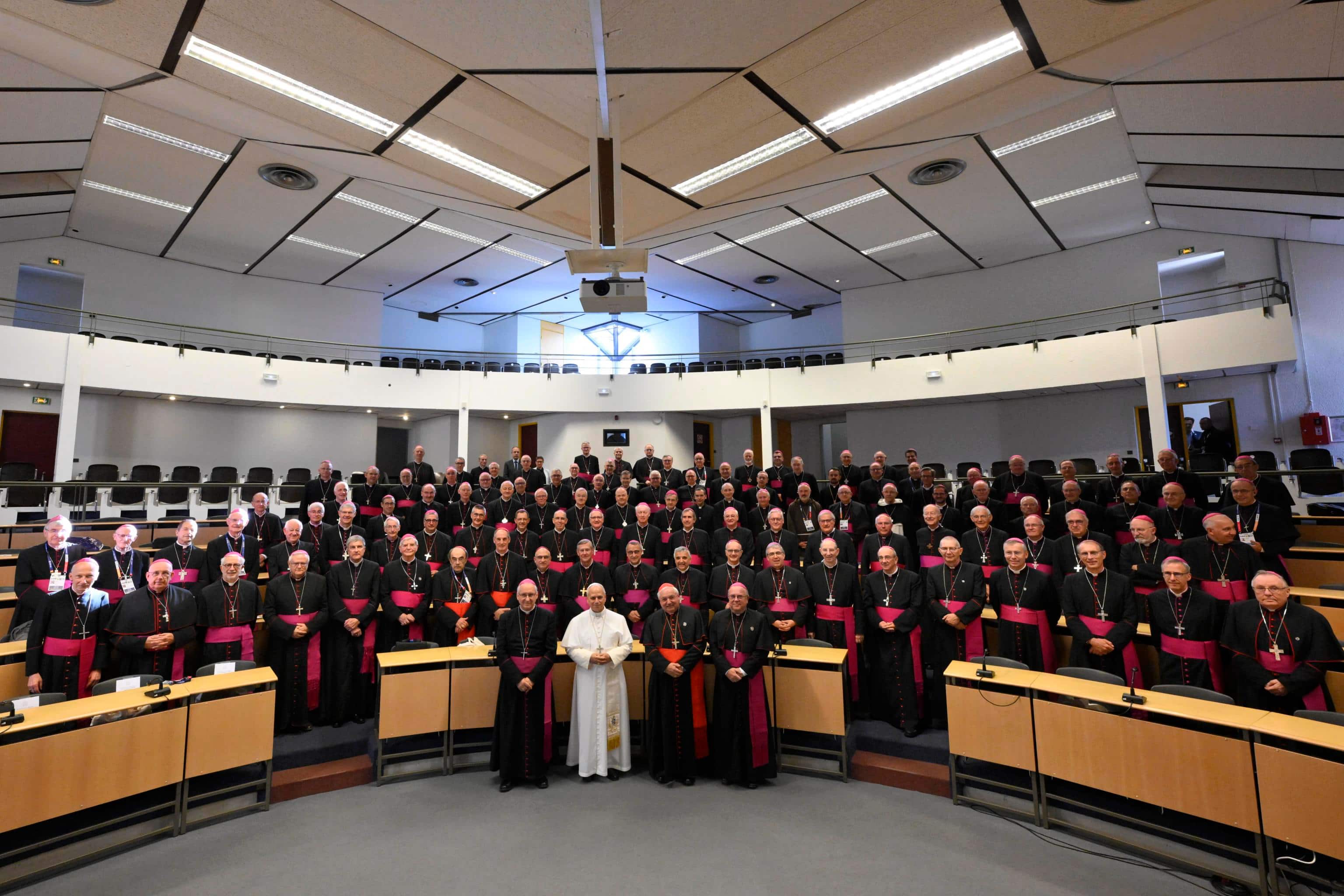 Meeting between Pope Leo and the bishops of the French Bishops  Conference, Paris, 27 September 2026. ANSA/VATICAN MEDIA + UFFICIO STAMPA, PRESS OFFICE, HANDOUT PHOTO, NO SALES, EDITORIAL USE ONLY + NPK
