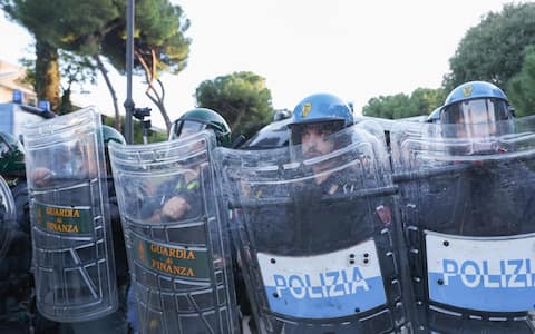 I manifestanti del Movimento 17 verso il Colosseo Roma, 24 ottobre 2026. ANSA/Emanuele Valeri