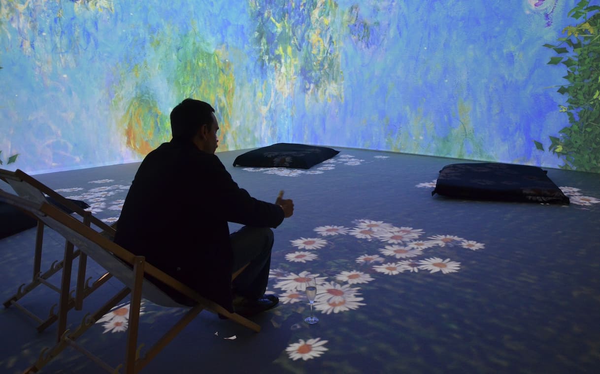 a milano la mostra immersiva dedicata a claude monet