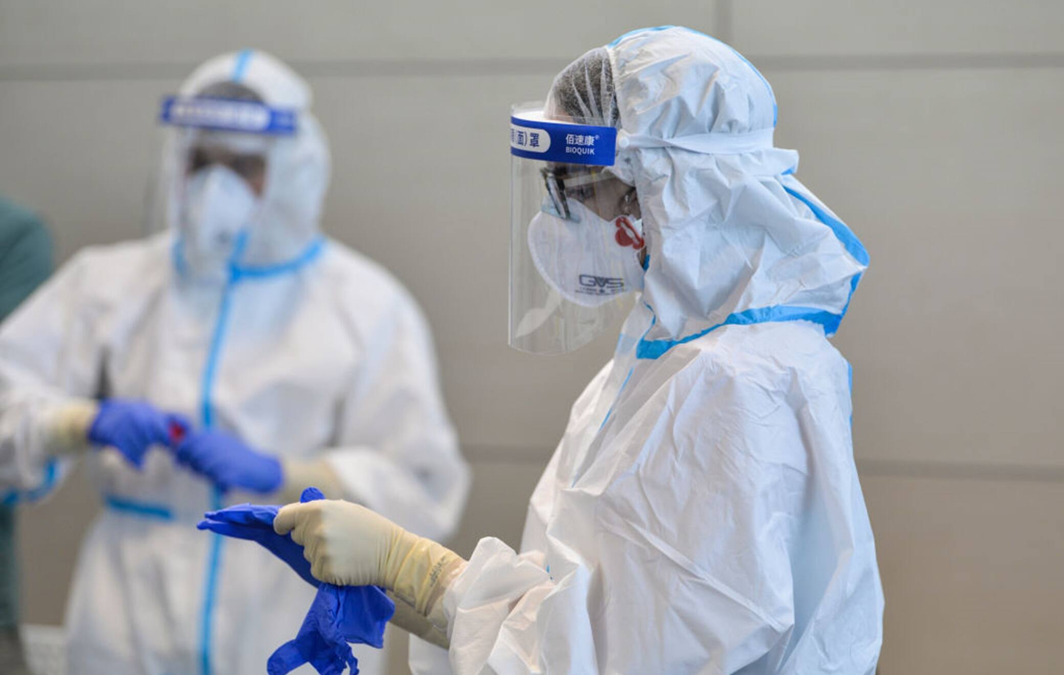 TURIN, ITALY - AUGUST 19: Personnel assigned for testing of Covid-19 at Turin airport on August 19, 2020 in Turin, Italy. The Italian government is requiring people arriving from high-risk designated countries to take a Covid-19 test, which includes regions in Spain, Greece, Croatia and Malta. According to the Ministry of Health, Coronavirus infection rates are climbing again in Italy from an average of 400 new cases per day. Authorities see Italian returning from vacation abroad as a likely strong contributor to the uptick in infections. (Photo by Diego Puletto/Getty Images)