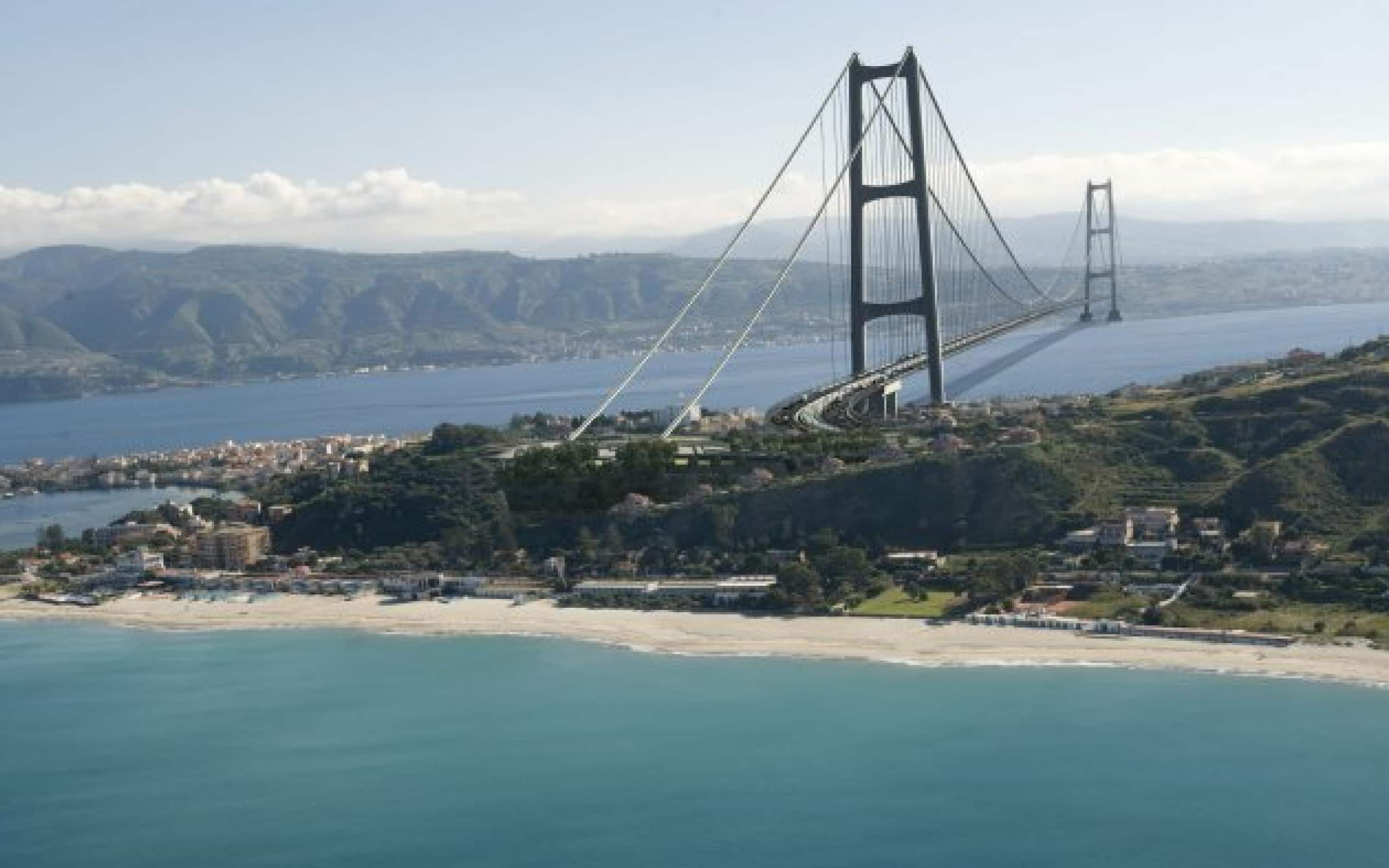 Una elaborazione grafica del progetto definitivo del ponte sullo Stretto di Messina, tratto dal sito www.projectmate.com. ANSA/INTERNET-WWW.PROJECTMATE.COM+++EDITORIAL USE ONLY - NO SALES+++