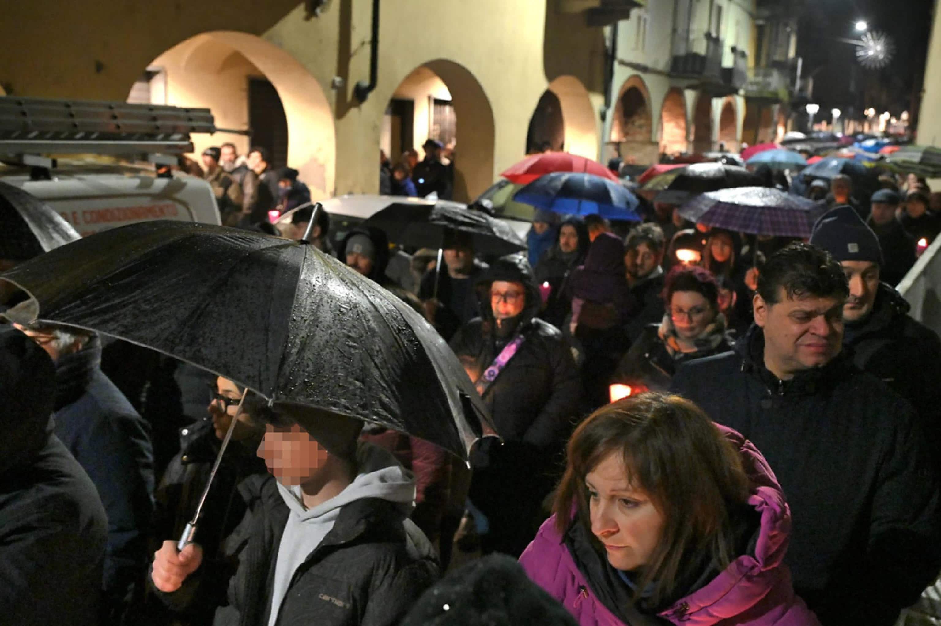 La fiaccolata per Zoe Trinchero a Nizza Monferrato