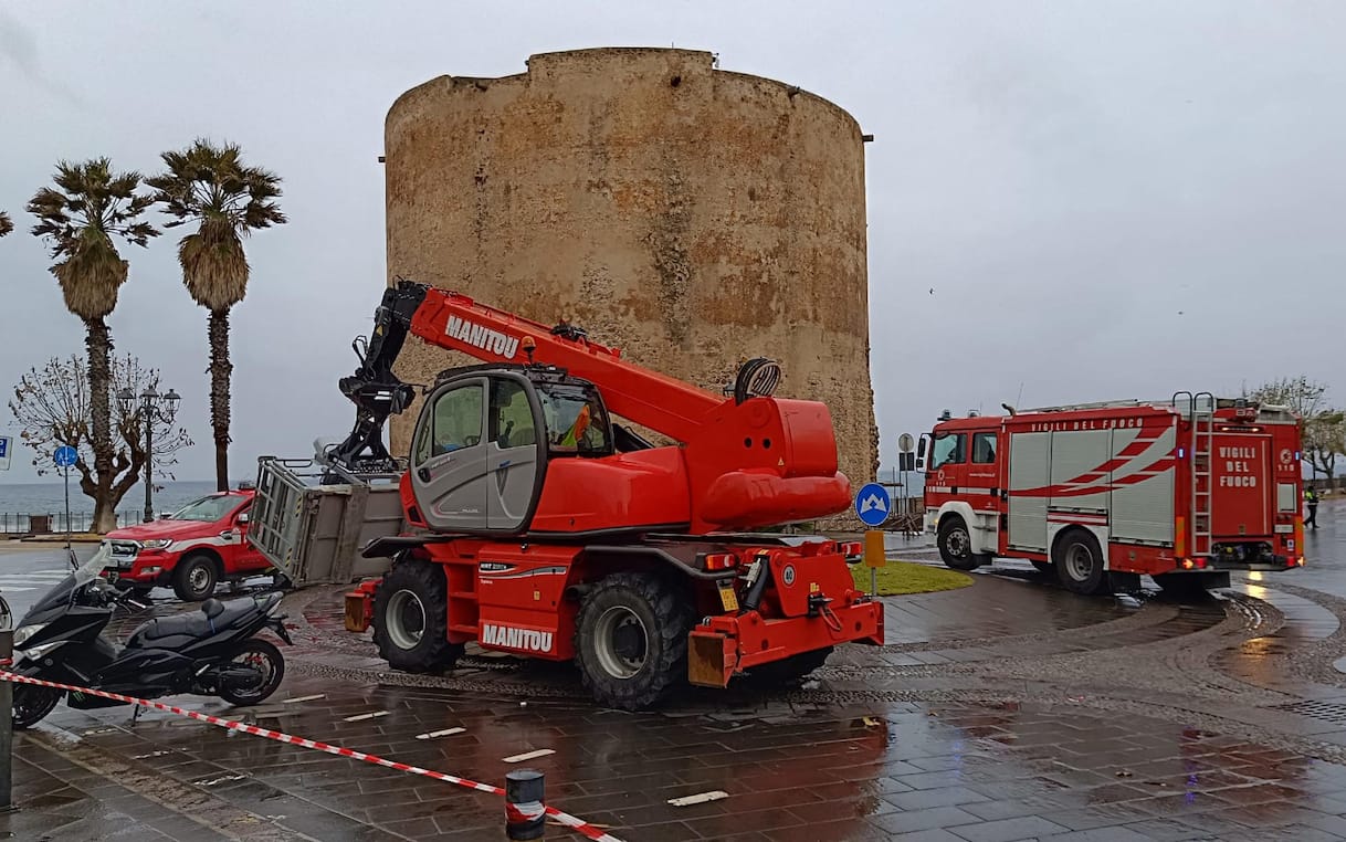 Alghero, donna morta travolta da un'autogru mentre attraversava la ...