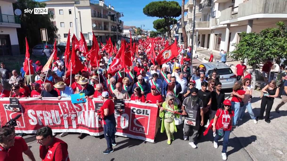 Strage braccianti, migliaia in corteo ad Amendolara