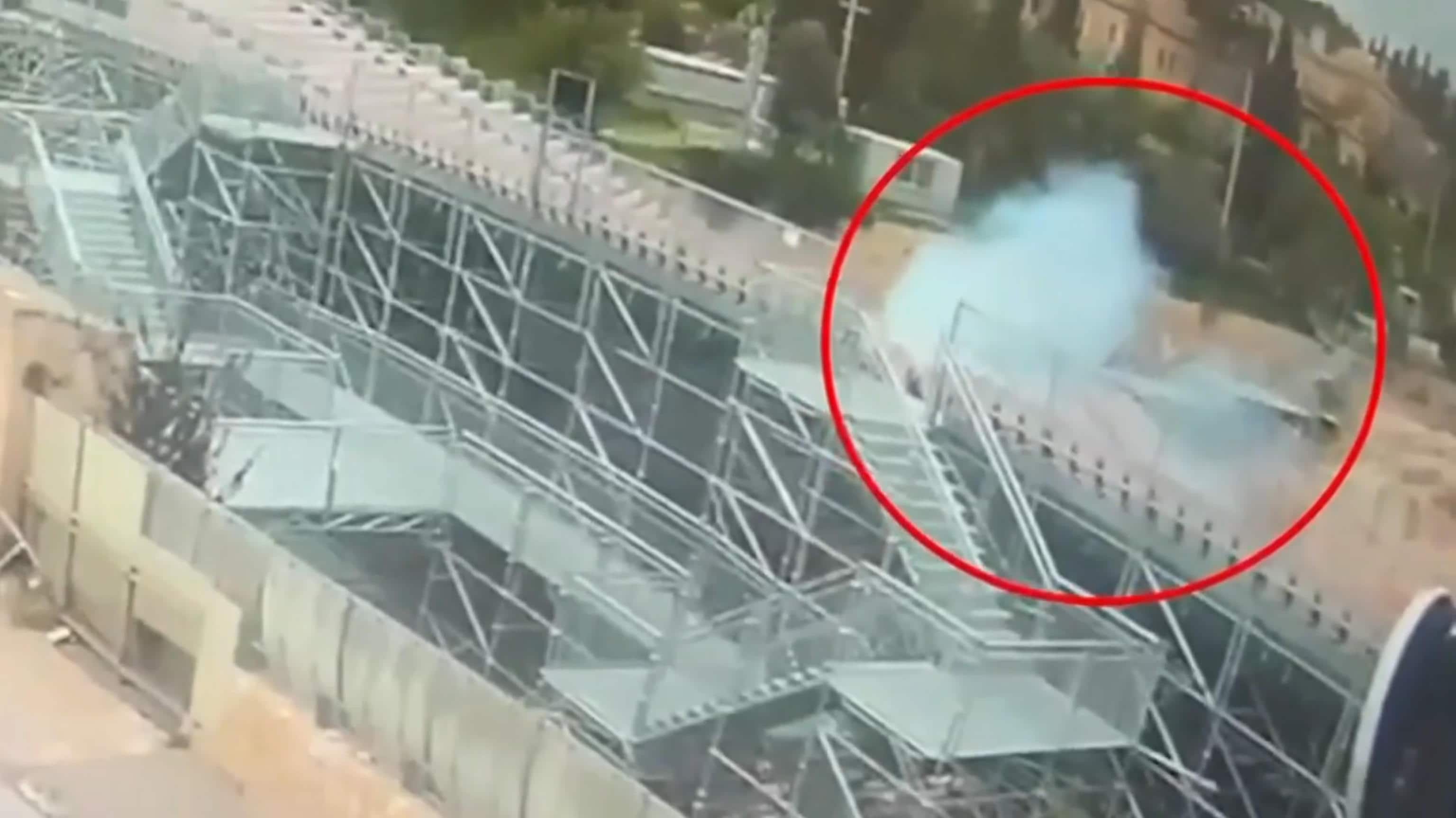 Un fermo immagine tratto dal video postato dal ministero degli Esteri israeliano su X, mostra il luogo colpito dagli ordini che "Il regime iraniano sta lanciando missili su Gerusalemme, uno di questi ha colpito a poche centinaia di metri dalla Città Vecchia, dal Muro del Pianto, dalla Moschea di Al-Aqsa e dalla Chiesa del Santo Sepolcro" X ISRAEL MFA +++ ATTENZIONE LA FOTO NON PUO' ESSERE PUBBLICATA O RIPRODOTTA SENZA L'AUTORIZZAZIONE DELLA FONTE DI ORIGINE CUI SI RINVIA+++ NPK +++