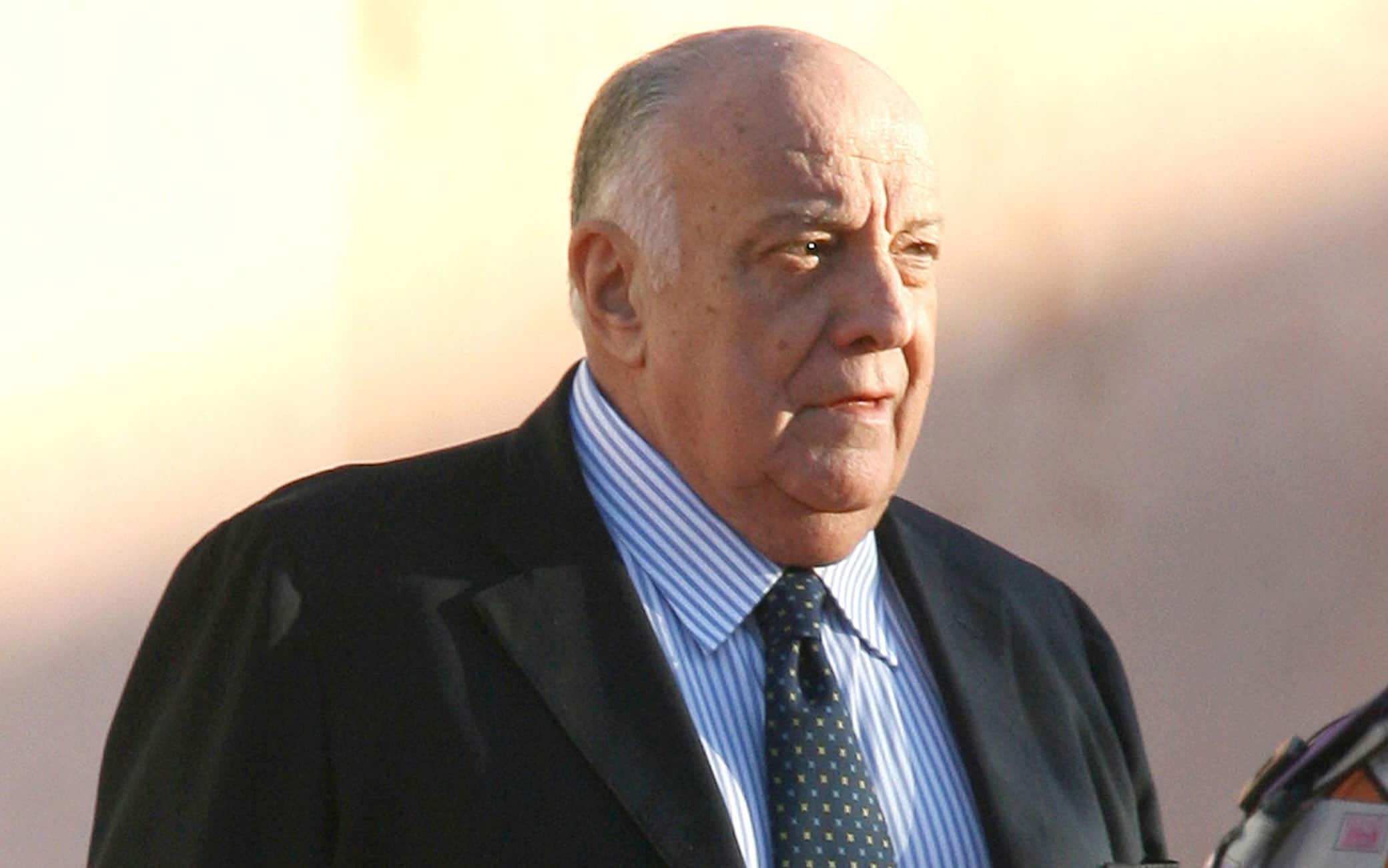 20061211-BIENTINA (PISA)-CRO-INDULTO: PACINI BATTAGLIA, PRIMO GIORNO LAVORO IN BIBLIOTECA -Pierfrancesco Pacini Battaglia davanti alla biblioteca comunale, dove da oggi presta servizio, a Bientina (Pisa). FRANCO SILVI - ANSA -DEB  RE211XM1.JPG5302 20061211 205851+0000  INDULTO: PACINI BATTAGLIA, PRIMO GIORNO LAVORO IN BIBLIOTECA FRANCO SILVI DEB ANSA  Tecnavia