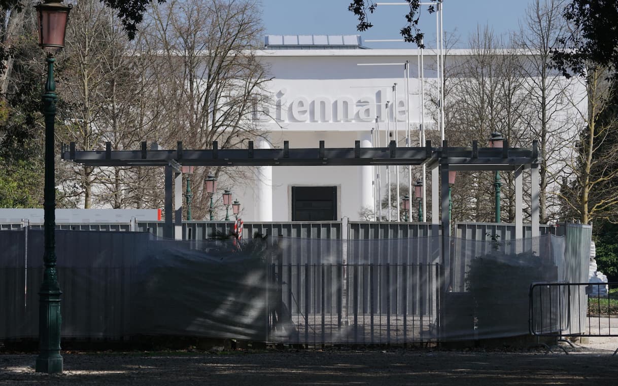 Biennale, l’Ue: “Stop fondi se ci saranno i russi”. Replica: “Abbiamo rispettato le leggi”