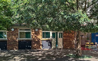 Parigi, una delle scuole coinvolta nel progetto delle osasi verdi