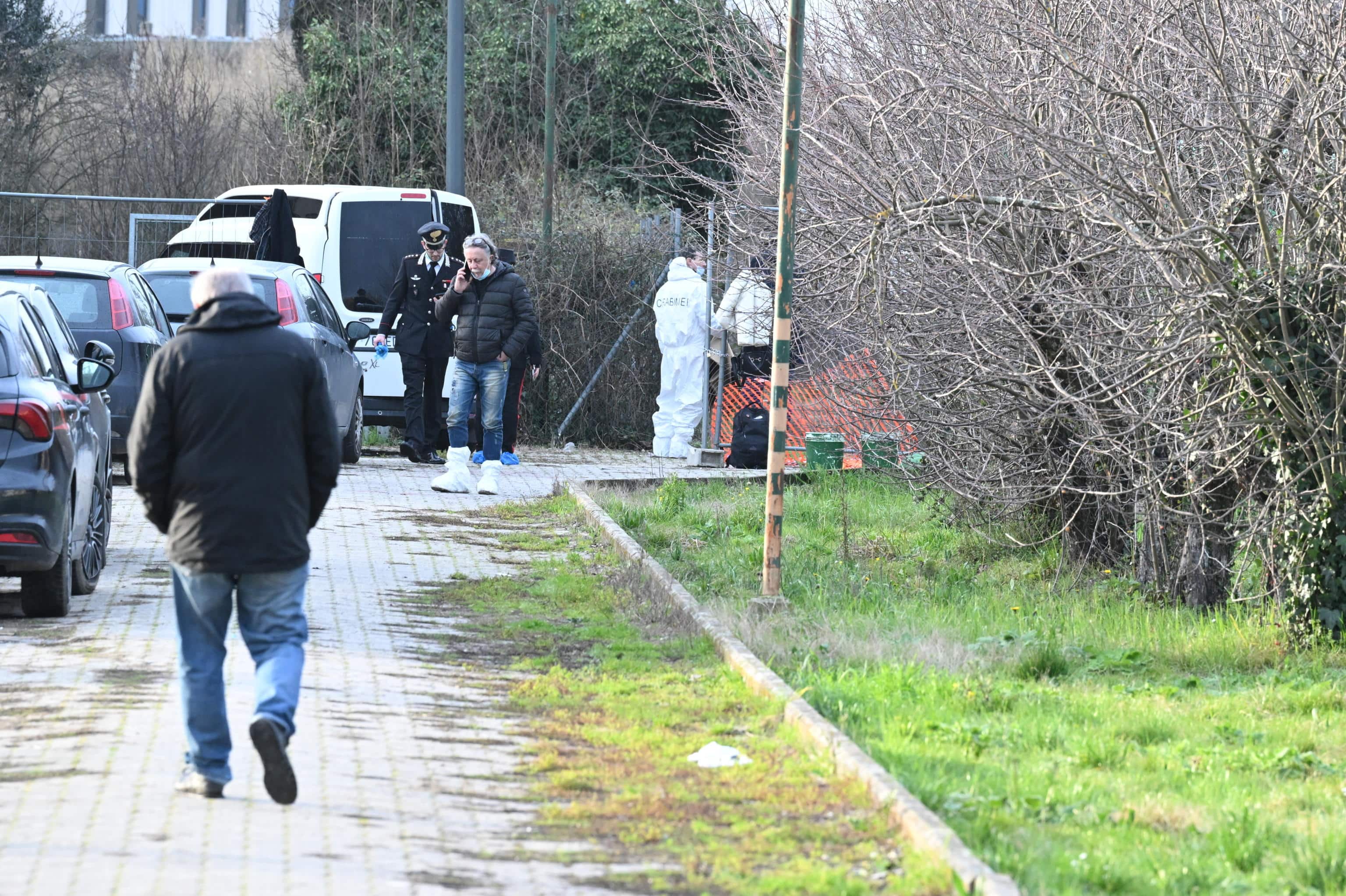 Il cadavere di una donna è stato scoperto nell'ex area Cnr a Scandicci (Firenze), 18 febbraio 2026. Sul posto il magistrato di turno della procura di Firenze, Alessandra Falcone, personale del 118 e carabinieri. In base a prime informazioni, la donna sarebbe stata decapitata. ANSA/CLAUDIO GIOVANNINI