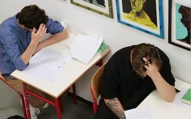 Italy, Arezzo, June 22, 2022 : Italy high school maturity exams 2022. Piero della Francesca artistic high school, first written test of the high school exams. After 2 years of suspension in Italy we return to do the written test and there is no obligation to wear an anti-Covid mask. 
Photo © Daiano Cristini/Sintesi/Alamy Live News