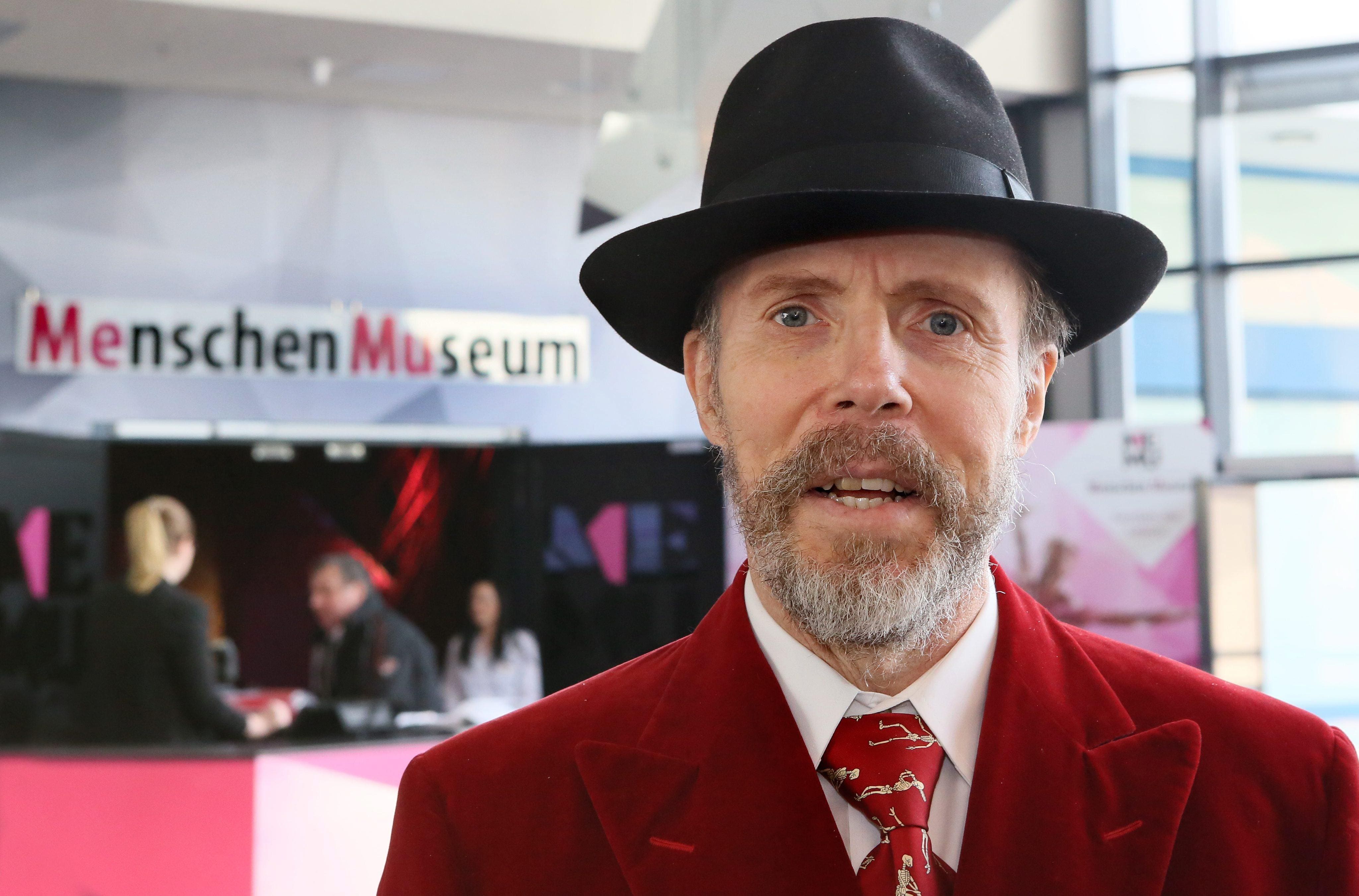 epa04624264 Plastination inventor Gunther von Hagens  arrives for the exhibition 'Koerper Welten' (Body Worlds) at the 'Menschen Museum' (Human Being Museum) in the television tower in Berlin, Germany, 17 February 2015 on the eve of the opening of the museum after the district of Mitte tried in vain to take legal action against the opening.  EPA/STEPHANIE PILICK