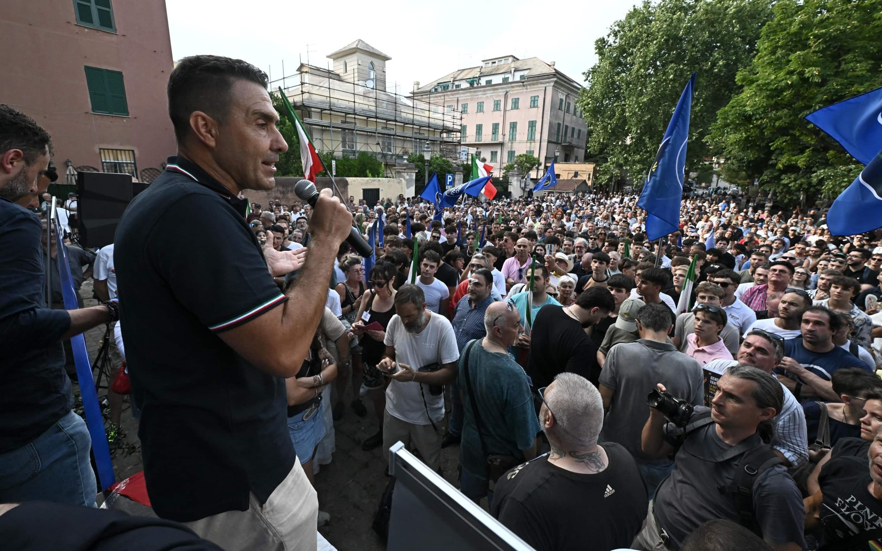 Vannacci al comizio di Pescara