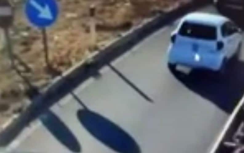 La minicar delle due 16enni in contromano nei pressi dello svincolo di Castelvetrano