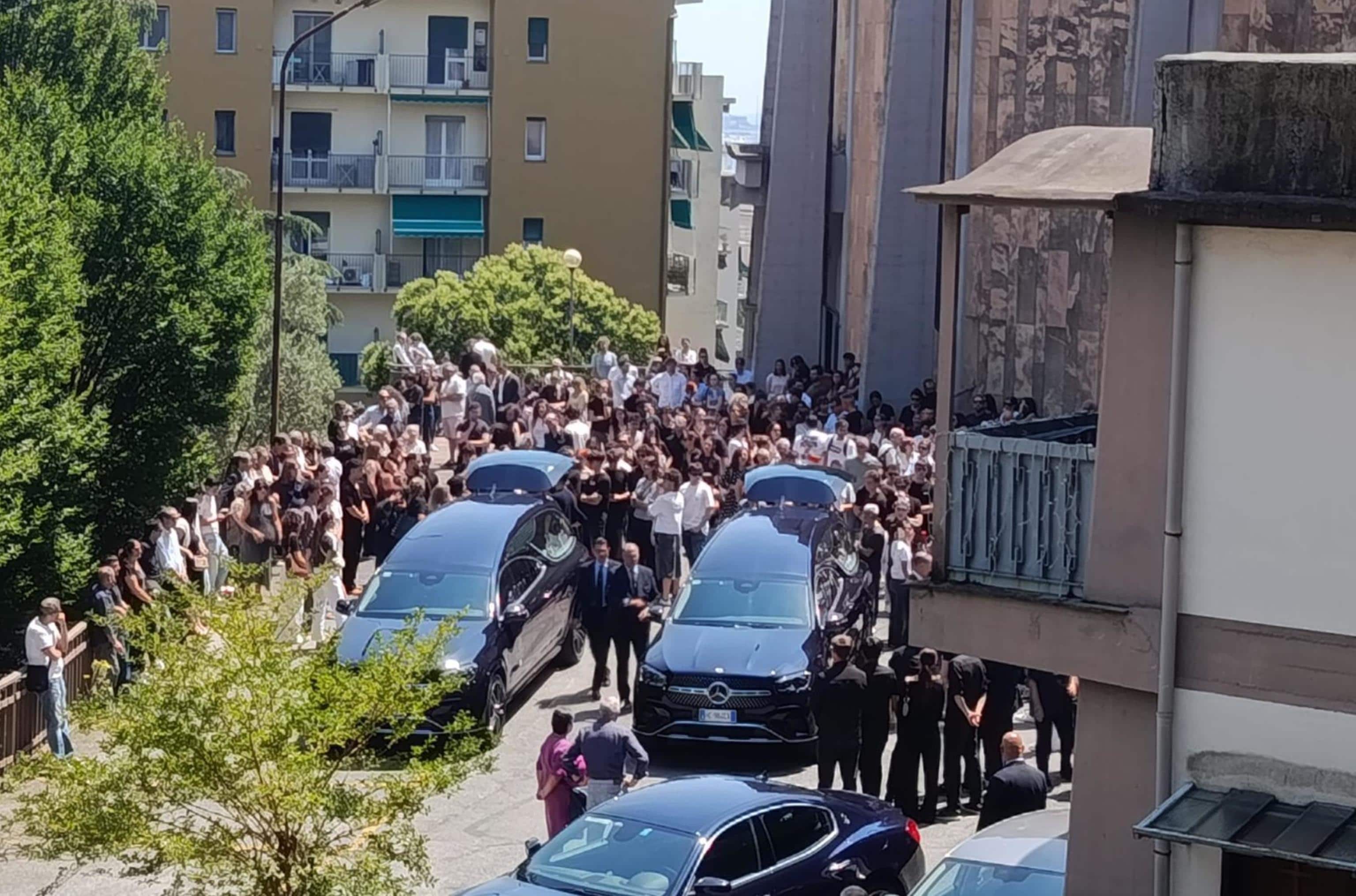 Funerali di Monica Montefalcone e sua figlia Giorgia Sommacal, morte durante una immersione subacquea in grotta alle Maldive lo scorso 14 maggio. Chiesa di san Francesco di Pegli, 30 maggio 2026. ANSA/Laura Nicastro