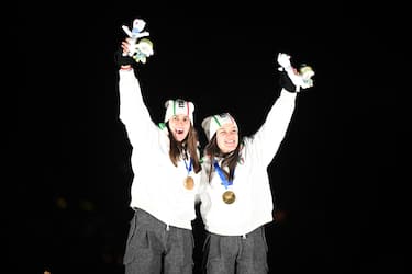  Andrea Voetter e Marion Oberhofer con l'oro al collo