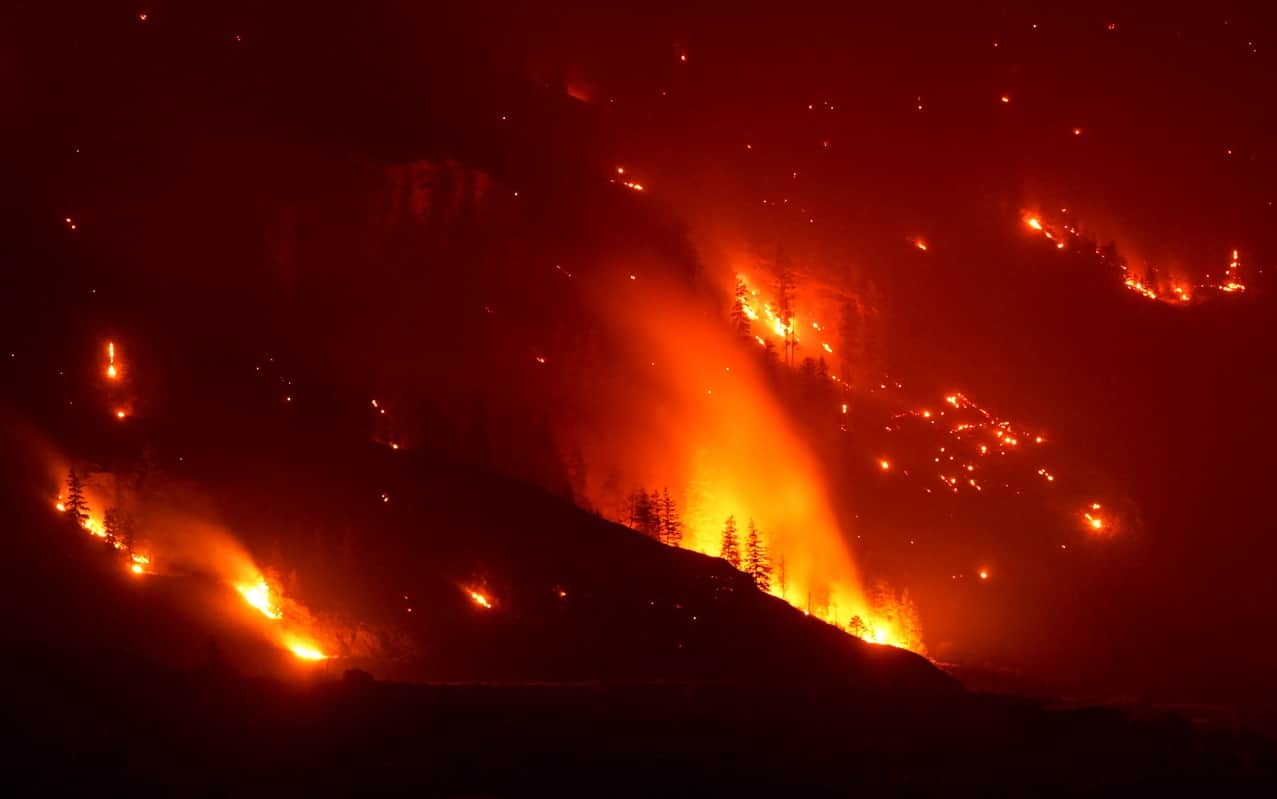 IPA87344371 - The Bald Range wildfire, which has forced 20,000 people to evacuate their homes in British Columbia's south Okanagan region, burns on the mountainside late Saturday, August 8, 2026 in Summerland, BC, Canada. Photo by Darryl Dyck/THE CANADIAN PRESS/ABACAPRESS.COM