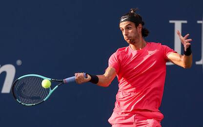 epa11570258 Lorenzo Musetti of Italy in action against Miomir Kecmanovic of Serbia (unseen) during their second round match of the US Open Tennis Championships at the USTA Billie Jean King National Tennis Center in Flushing Meadows, New York, USA, 28 August 2024. The US Open tournament runs from 26 August through 08 September.  EPA/SARAH YENESEL
