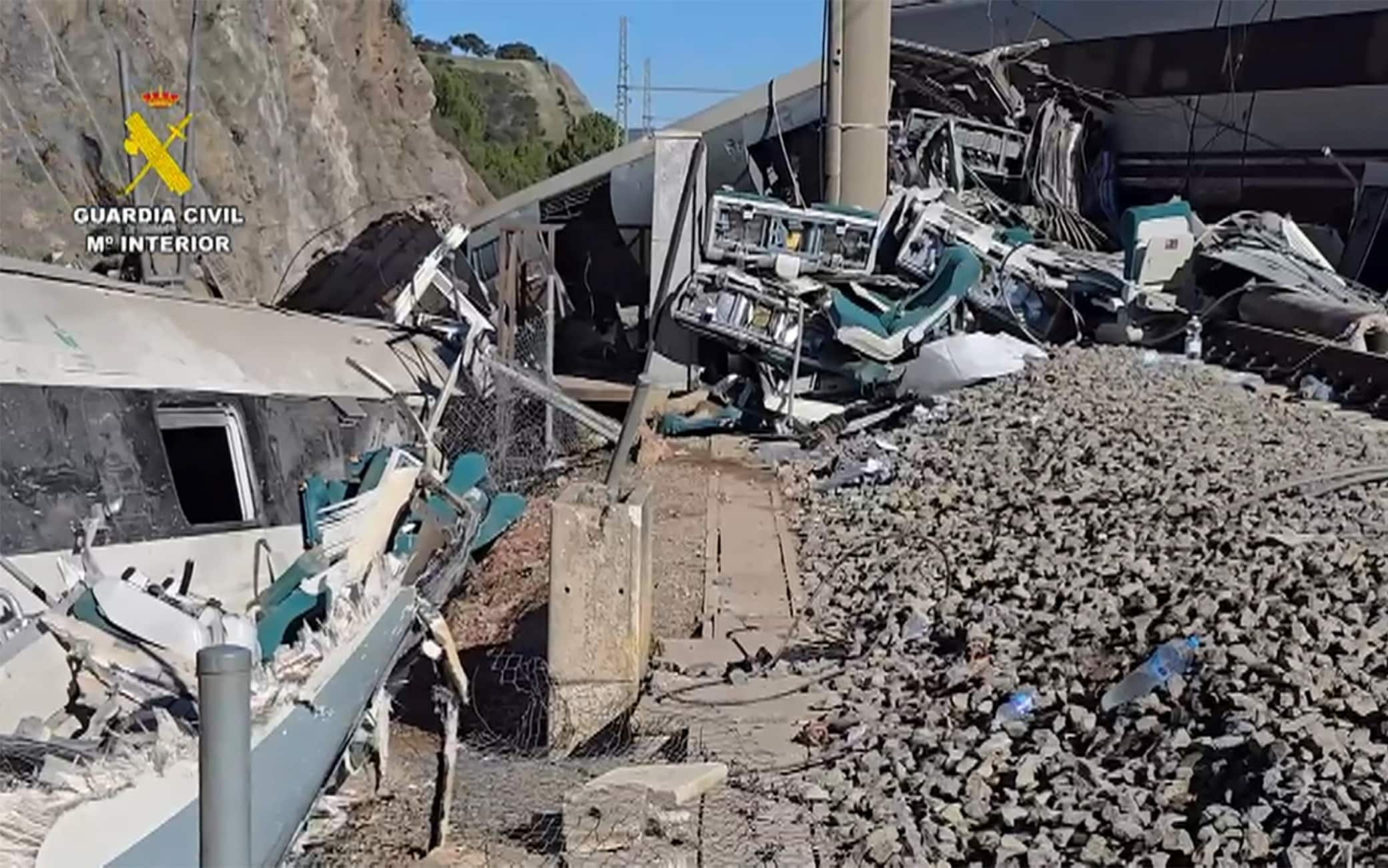Immagini dell'incidente tra treni in Spagna