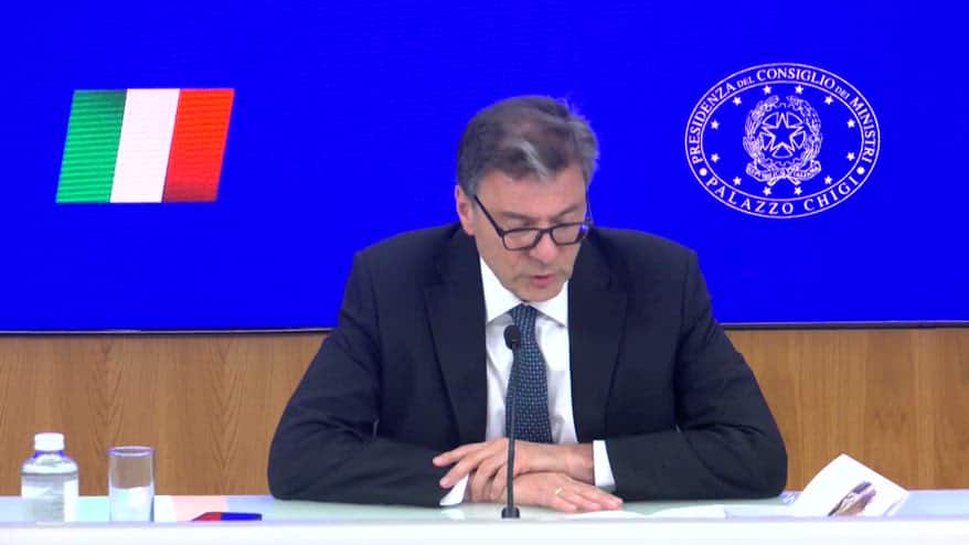Giorgetti: "Sconto solo sul gasolio fino al 6 agosto"