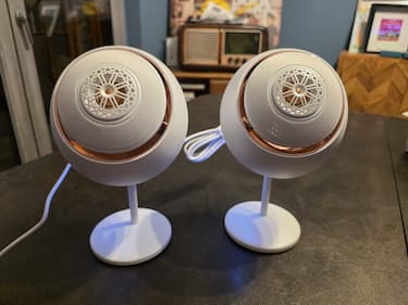 Creative Pebble Nova