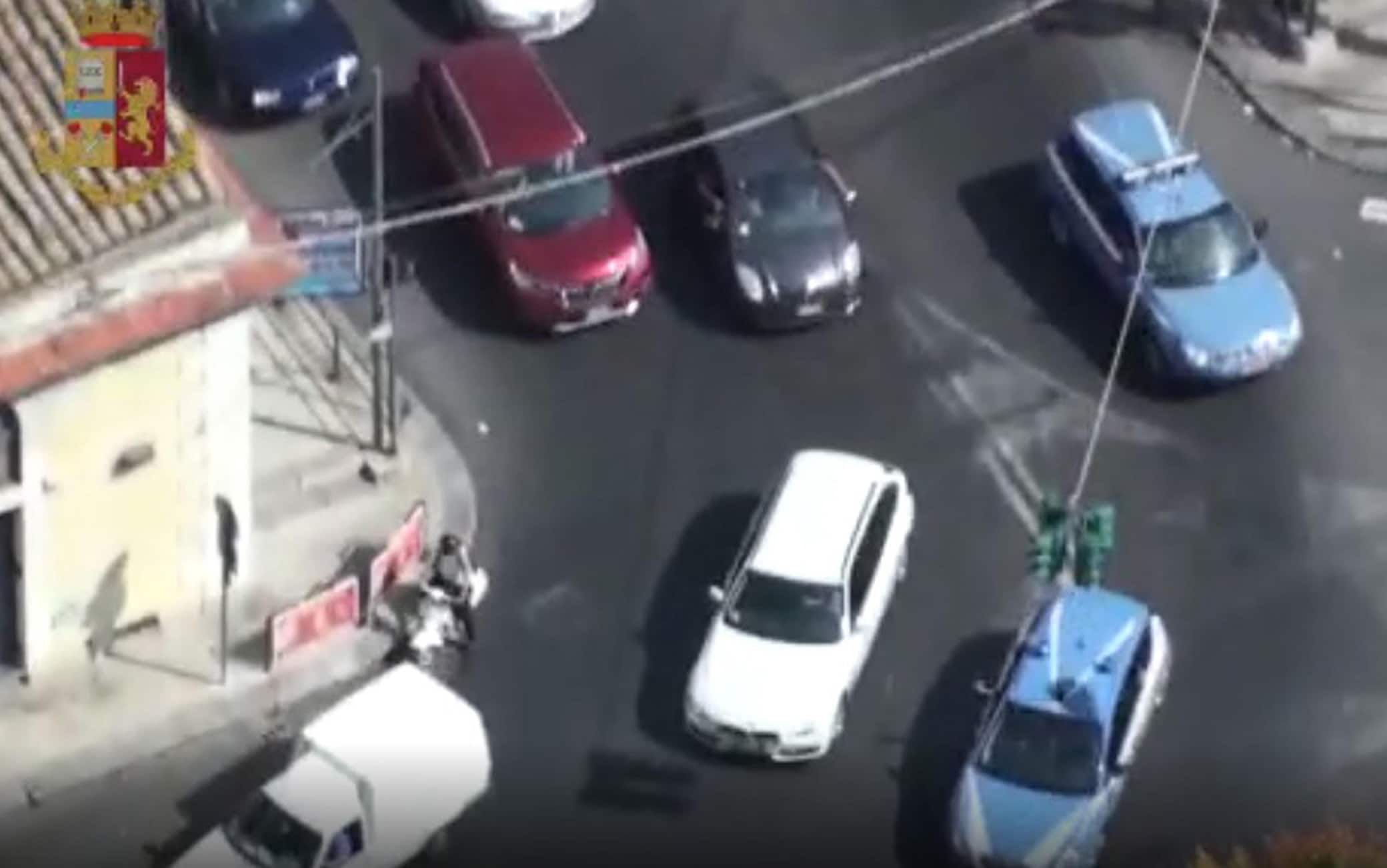 Un fermo immagine tratto da un video della polizia di Palermo, 18 gennaio 2022: Gli agenti della Polizia di Stato hanno eseguito un'ordinanza cautelare in carcere per quattro persone di nazionalità nigeriana accusate a vario titolo, dei delitti di tratta di persone, riduzione in schiavitù, sequestro di persona, sfruttamento della prostituzione nonché favoreggiamento all' immigrazione clandestina, reati aggravati perché commessi da persone ritenute appartenenti all'associazione nigeriana di tipo mafioso denominata Black Axe. L'operazione della Polizia, nata dalle indagini condotte dalla sezione Criminalità straniera e prostituzione della Squadra mobile di Palermo, coordinate dalla Direzione distrettuale antimafia, nasce dalla denuncia di una ragazza nigeriana, accompagnata da un pastore pentecostale connazionale, cui la vittima si era rivolta per sottrarsi ai suoi aguzzini. La giovane ha raccontato di violenze subite nel suo paese d'origine ad opera di persone appartenenti ad un'organizzazione segreta 'cultista', nonché delle modalità con cui era riuscita a giungere clandestinamente in Italia, per poi essere destinata alla prostituzione.ANSA/POLIZIA EDITORIAL USE ONLY NO SALES