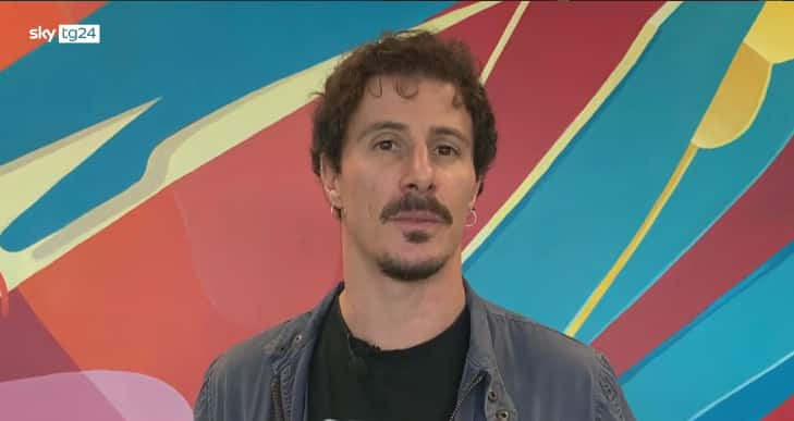 Lo street artist SMOE