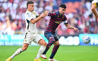 Frosinone's Italian forward Antonio Raimondo (left) and Genoa s Mexican defender Johan Vasquez during the Italian Serie A soccer match Genoa Cfc vs Frosinone Calcio at Luigi Ferraris stadium in Genoa, Italy, 12 September 2026. ANSA/STRINGER
