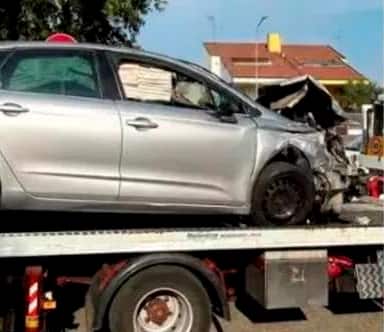Casteggio -PV-, auto contro un cancello nella notte: morta la 20enne Camilla Villani - Foto torres