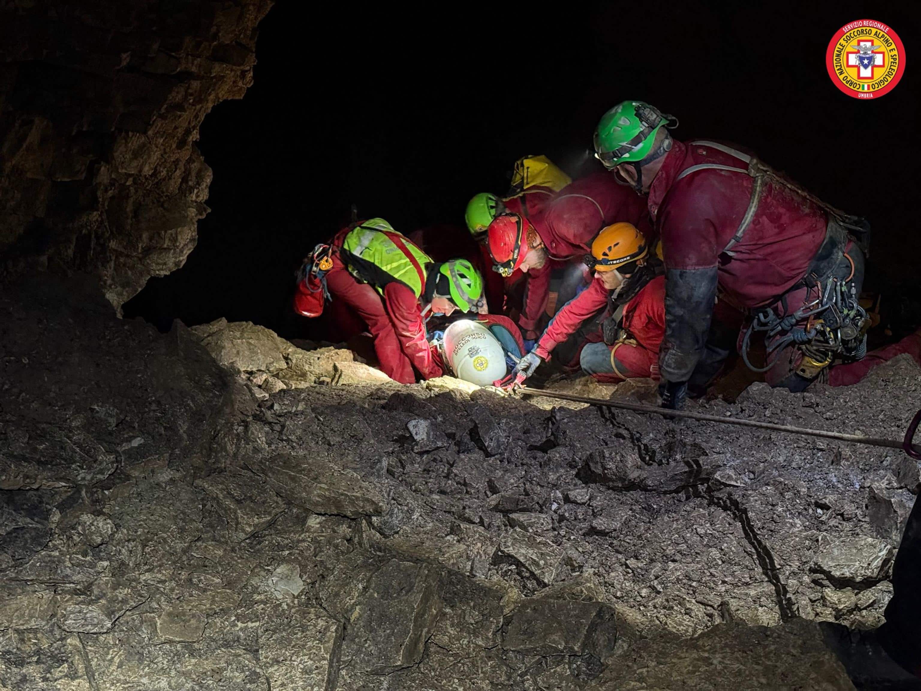 Soccorsa speleologa infortunata a 100 metri di profondità nello spoletino, 30 marzo 2026. ANSA/US Soccorso alpino e speleologivo +++ NPK +++ NO SALES, EDITORIAL USE ONLY +++ 