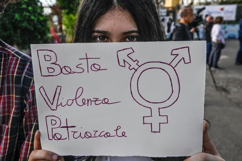 Flash mob all'esterno dell'Istituto statale di istruzione secondaria 'Andrea Torrente' di Casoria (Napoli) frequentato da Martina, la 14enne uccisa dal suo ex fidanzato ad Afragola.  30   MAGGIO 2025

ANSA / CIRO FUSCO