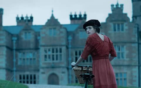 Lady Chatterley's Lover. Emma Corrin as Lady Constance in Lady Chatterley's Lover. Cr. Parisa Taghizadeh/Netflix © 2022.