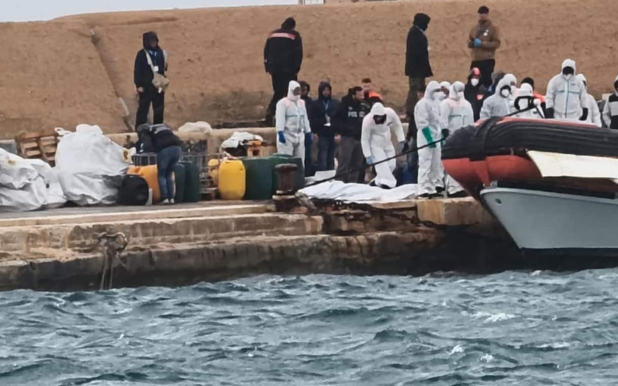 Naufragio a Lampedusa: morti 19 migranti, altri cinque gravissimi, tra cui un bambino