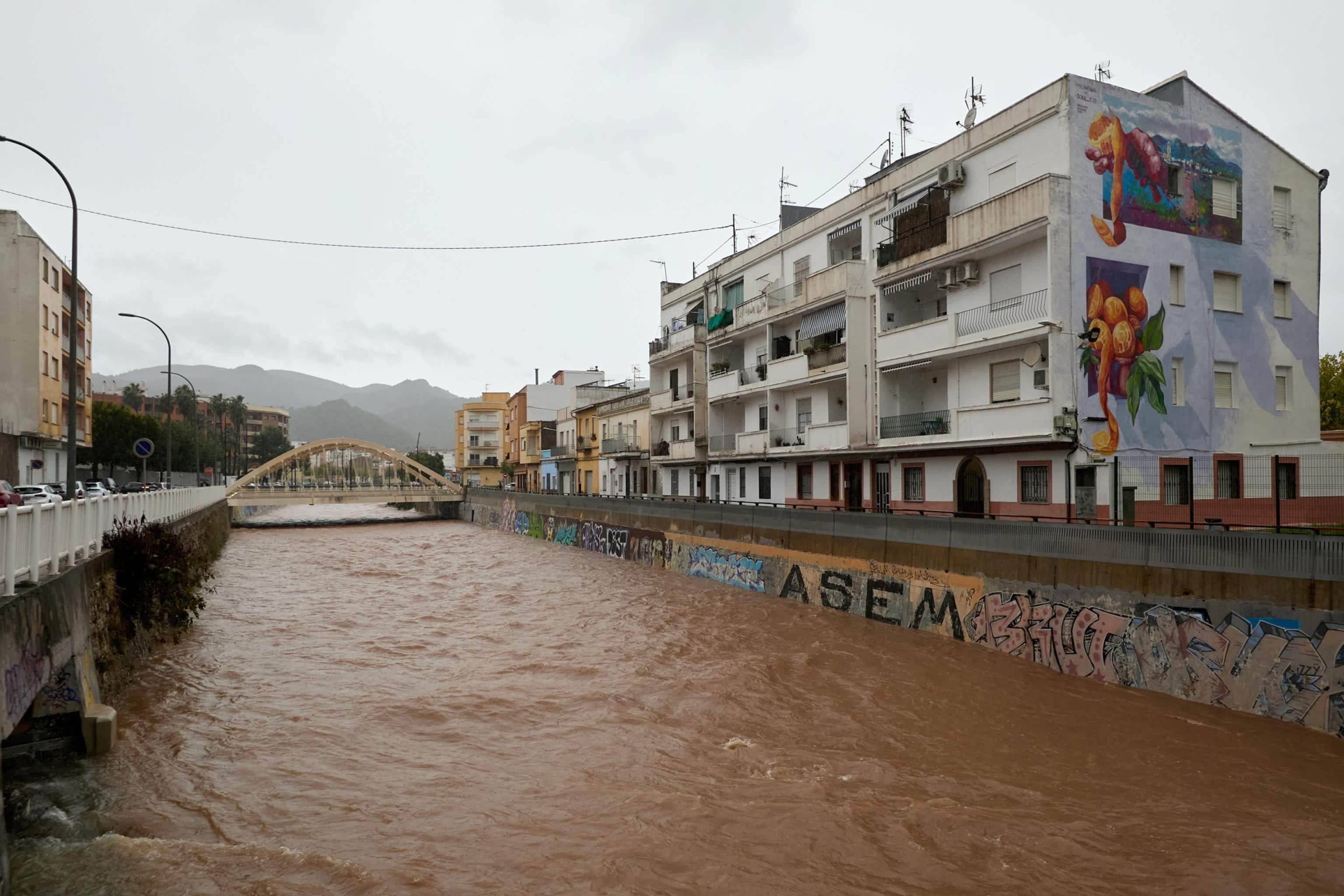 epa13314968 View of the Beniopa ravine in Gandia, Valencia, Spain, 19 October 2026. The riverbed is full due due to the rain brought by Storm Adam.  EPA/Natxo Frances