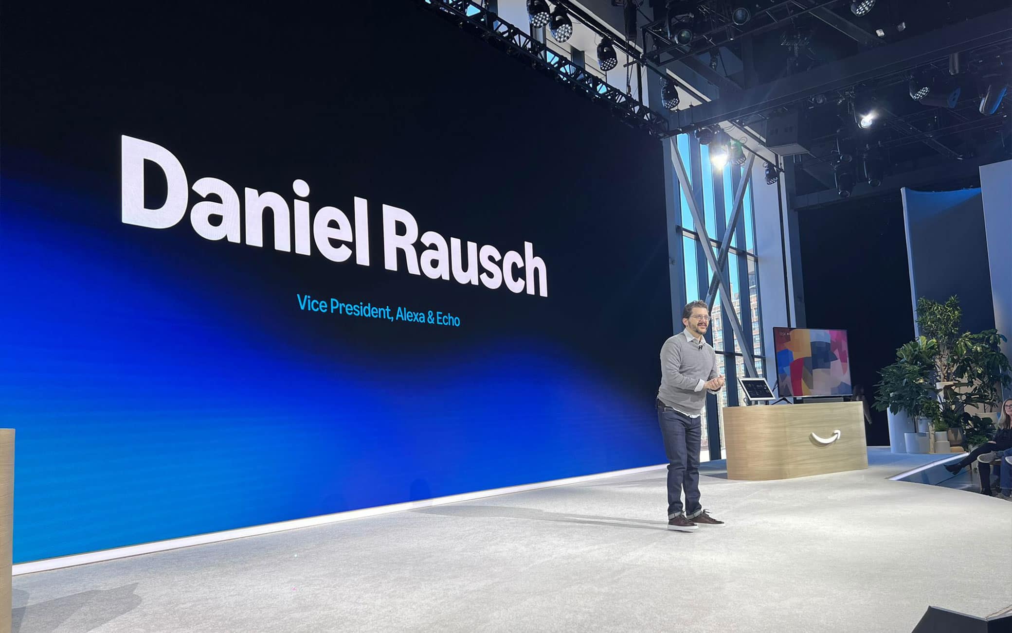 Il vice president Daniel Rausch sul palco a New York