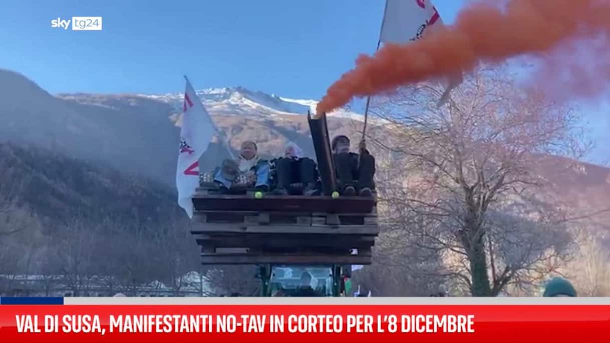 Val di Susa, manifestanti No Tav in corteo per l’8 dicembre