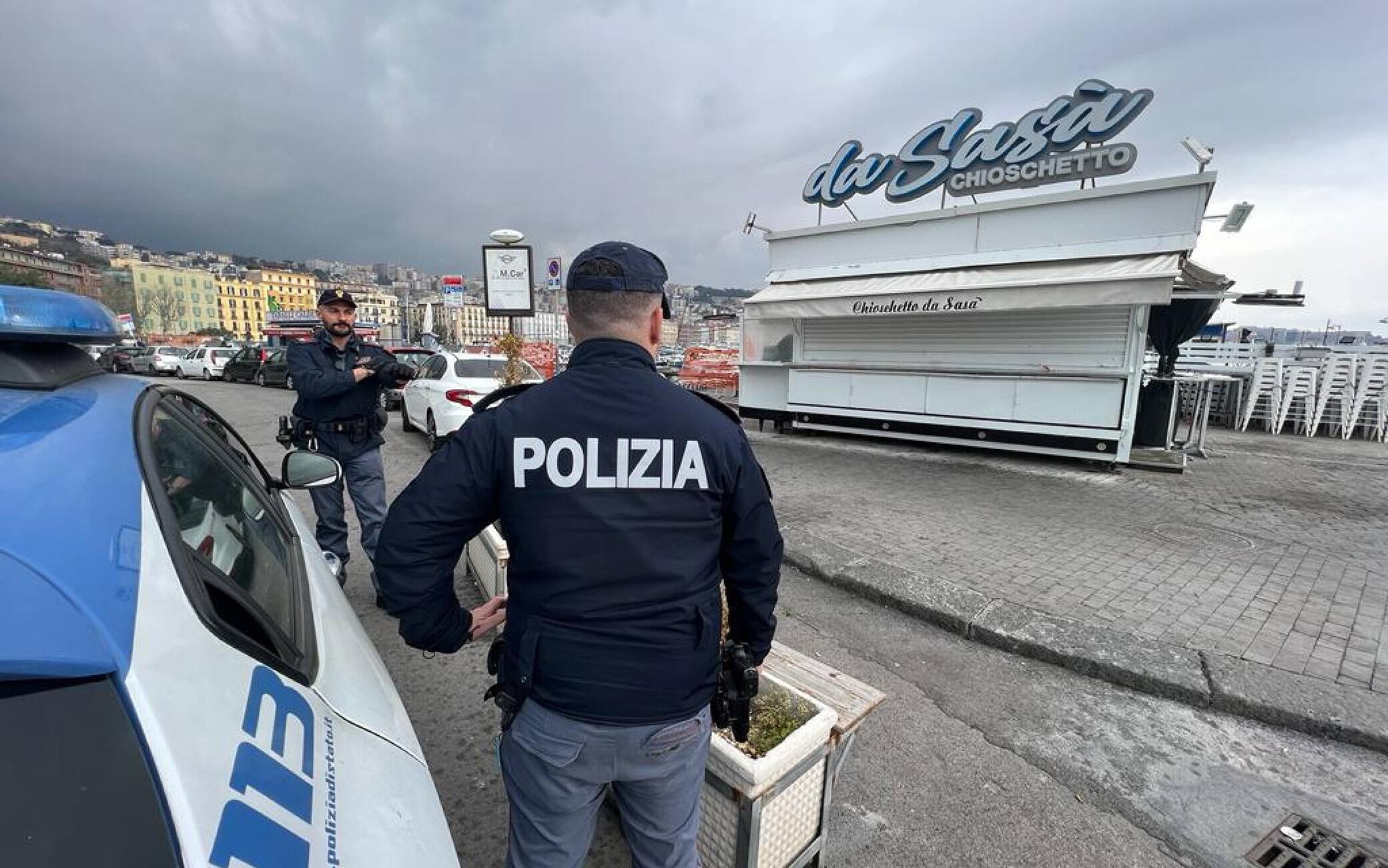 La polizia sul luogo dove ungiovane di 19 anni, Francesco Pio Maimone, è morto nella notte , ucciso a colpi di pistola a Napoli, 20 marzo 2023. ANSA