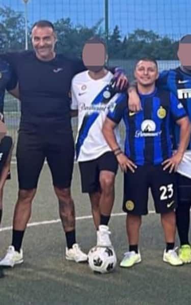 Antonio Bellocco (IV da S) ed Andrea Beretta (II da S) in una foto scattata durante una partita di calcetto. +++ INSTAGRAM +++ ATTENZIONE LA FOTO NON PUO' ESSERE RIPRODOTTA SENZA L'AUTORIZZAZIONE DELLA FONTE CUI SI RINVIA +++