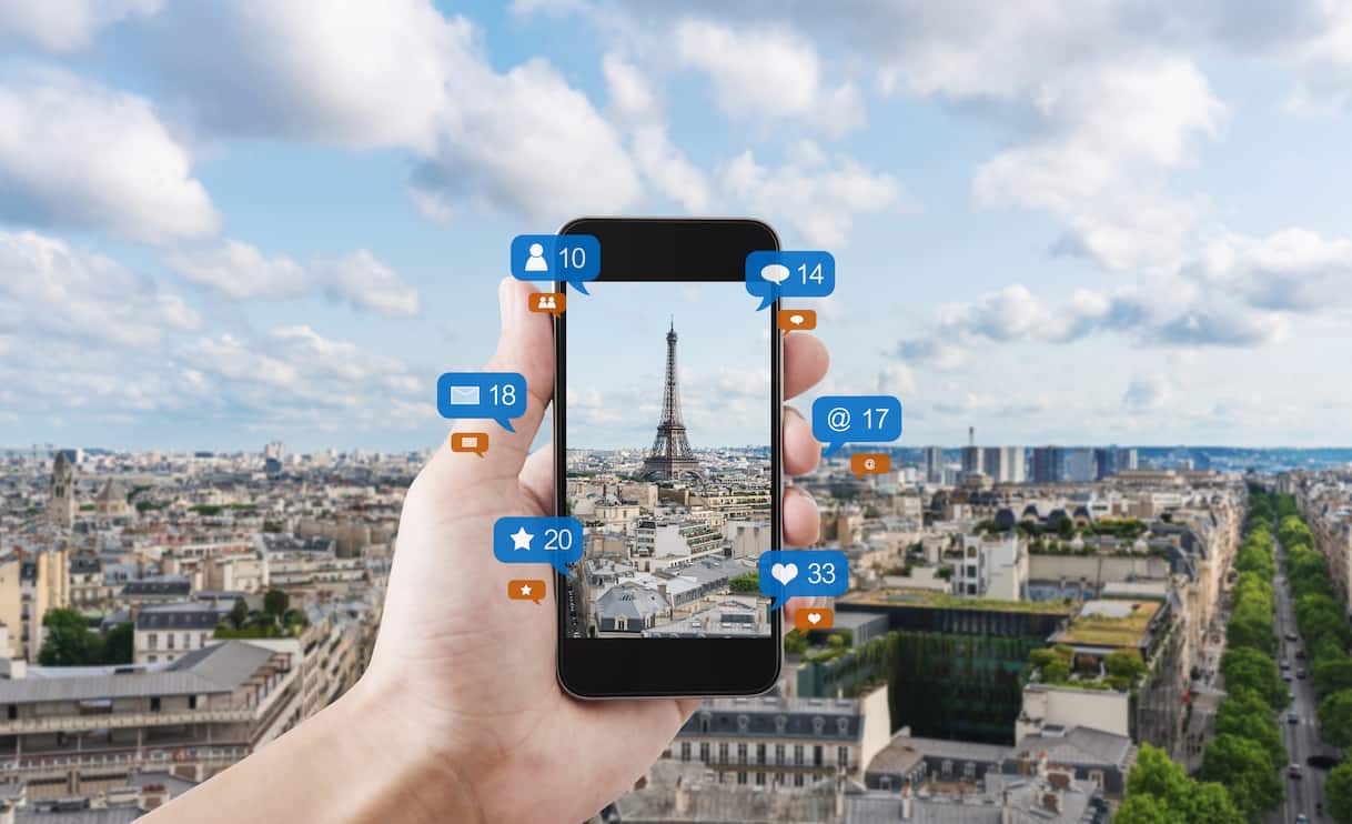 How Social Media Shapes the Modern Travel Experience