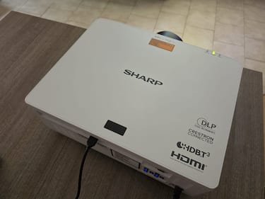 Sharp P721Q