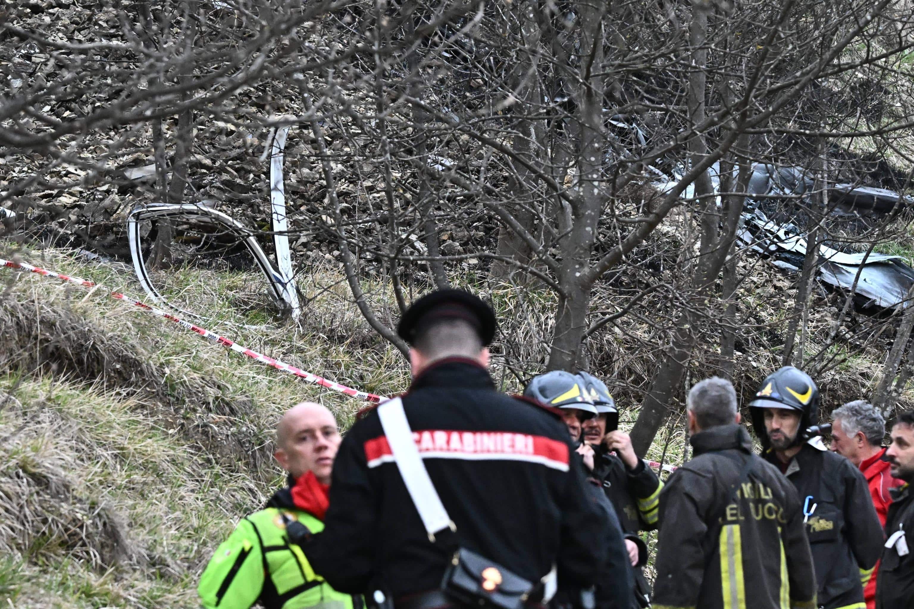 I resti dell'ultraleggero caduto vicino a Isola del Cantone, Genova, 2 aprile 2025. ANSA/LUCA ZENNARO