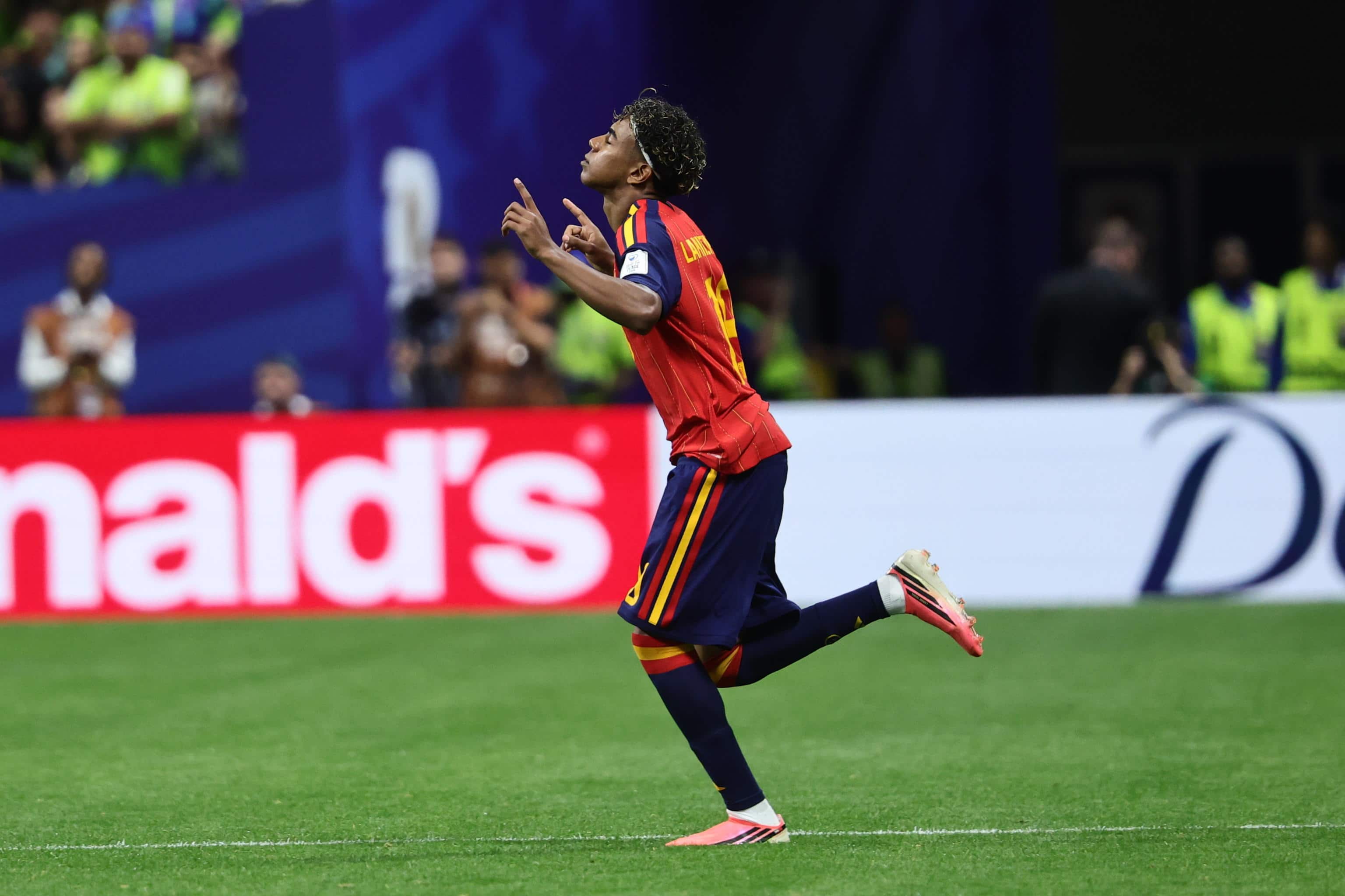 epa13039501 Spain's Lamine Yamal comes onto the pitch during the FIFA World Cup 2026 group stage match Spain vs Cabo Verde, in Atlanta, USA, 15 June 2026.  EPA/RONALD WITTEK