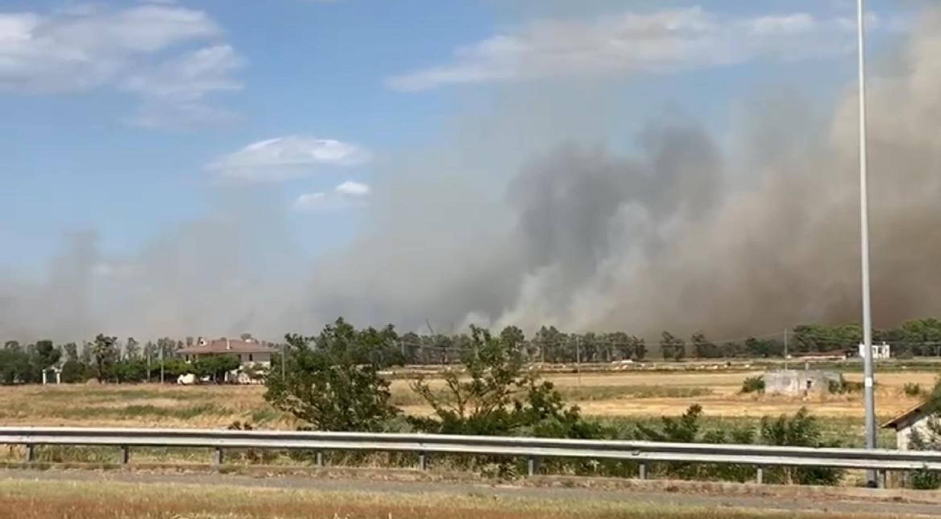 L'incendio scoppiato a Metaponto