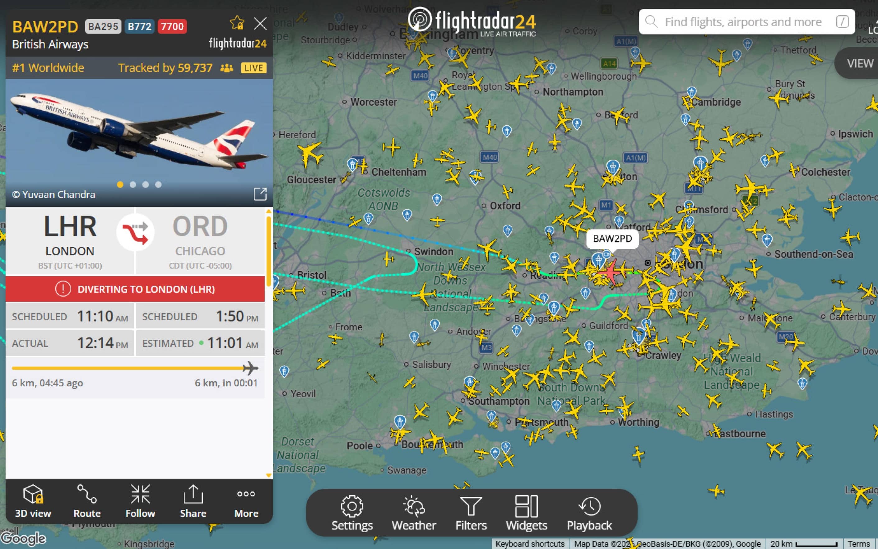 Un aereo passeggeri della British Airways,                  decollato stamattina da Londra in direzione Chicago,                  negli Usa, ha invertito la rotta nelle scorse ore per                  rientrare a Heathrow dopo aver segnalato un'emergenza sui                  cieli dell'Irlanda ed essere sceso di quota di circa 9000                  piedi. Lo riferiscono alcuni media, riportando dati sul                  tracciamento del volo dei siti specializzati e ipotizzando un                  intoppo tecnico o di natura sanitaria. ANSA/FLIGHTRADAR24 +++ ATTENZIONE LA FOTO NON PUO' ESSERE PUBBLICATA O RIPRODOTTA SENZA L'AUTORIZZAZIONE DELLA FONTE DI ORIGINE CUI SI RINVIA+++ NPK +++