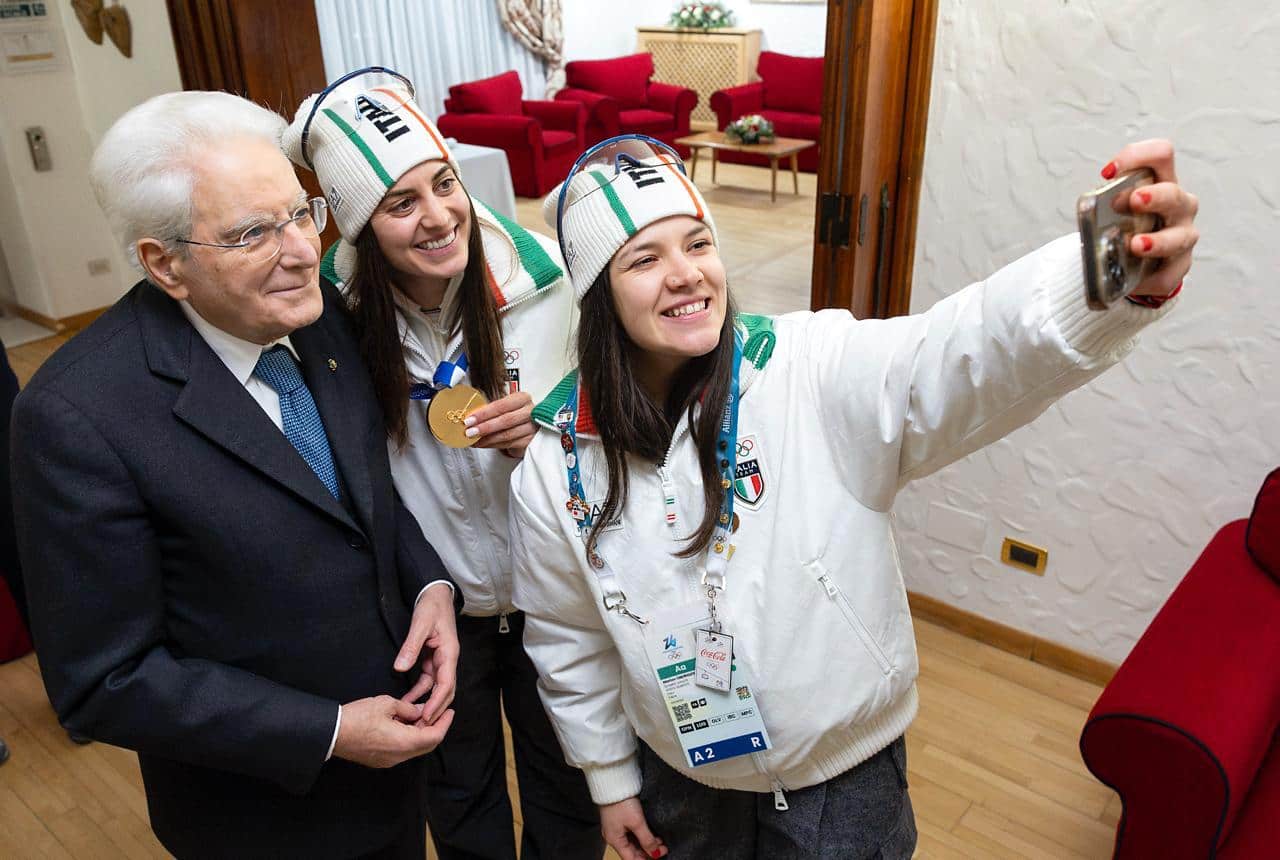 Sergio Mattarella incontra le due azzurre vincitrici dell'oro dello slittino doppio Voetter e Oberhofer