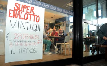 Il bar del supermercato di via Milano a Oggiono, nel Lecchese, dove è stata giocata la schedina del SuperEnalotto che ha centrato il "6" da 223.173.416,83 euro, il primo Jackpot del 2026 e una delle vincite più alte mai realizzate in Italia. 12 settembre 2026. ANSA/Stefano Cardini