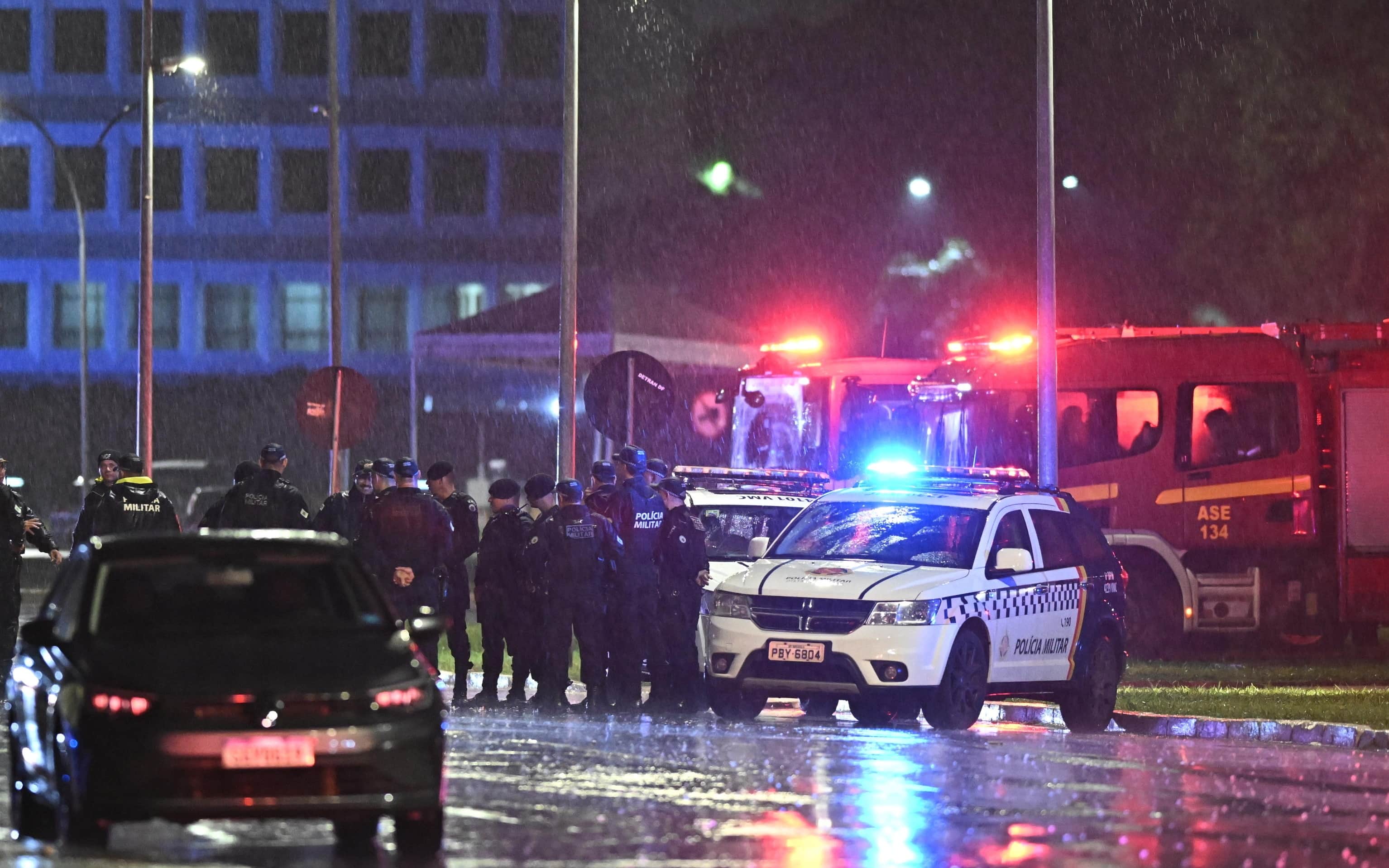 epa11719572 Members of the Military Police of the Federal District, Civil Police, and Judicial Police, guard the site where explosions occured at the Three Powers Plaza in Brasilia, Brazil, 13 November 2024. According to sources from the police, the explosions of two devices in Brasilia, detonated in front of the Supreme Court and near the Chamber of Deputies, were a suicide attack.  EPA/ANDRE BORGES