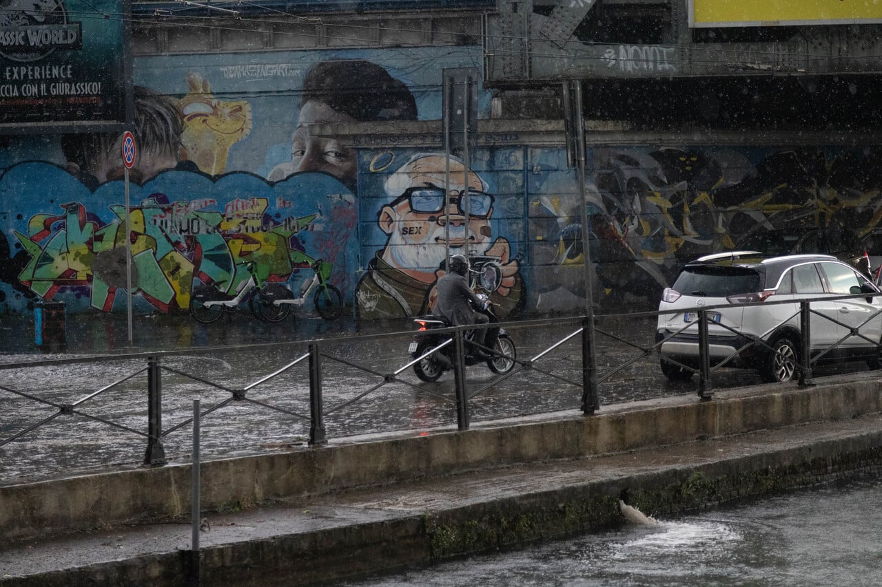 IPA86214413 - Milano, 29/06/2026, Naviglio Grande, Dopo la grande ondata di caldo, Forte temporale Pioggia si abbatte su Milano